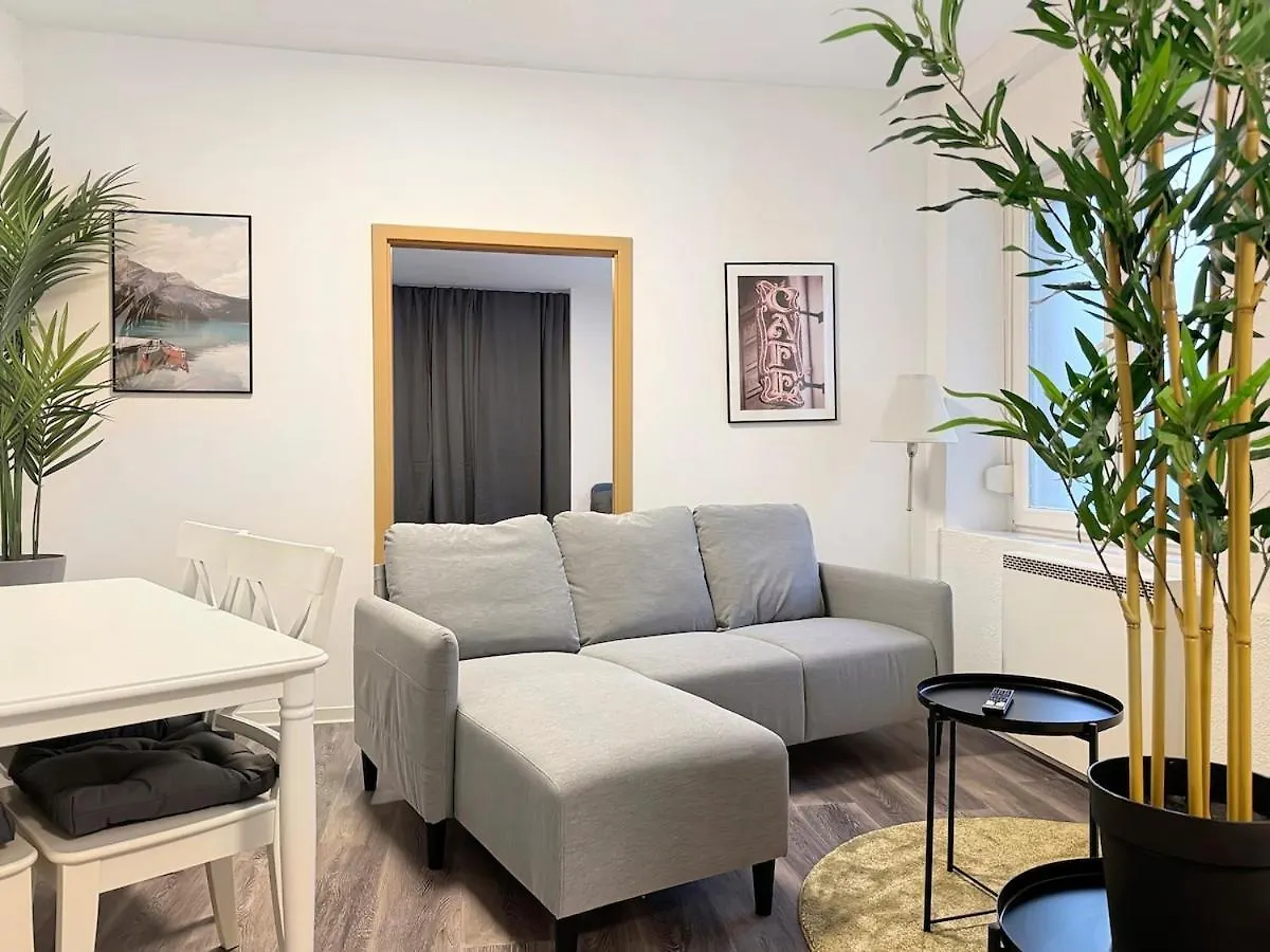 Cozy Apartment For 9 200M To Marienplatz Stuttgart